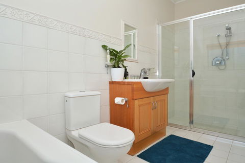 JE Guesthouse, Central To All The Hunter Valley Has To Offer - Mackay Tourism 22