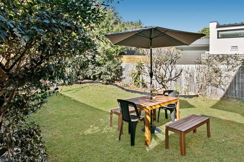 Seaspray - Manly Beach Apartment Close To The Sand - Mackay Tourism 3