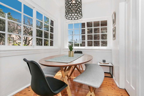 Seaspray - Manly Beach Apartment Close To The Sand - Mackay Tourism 2