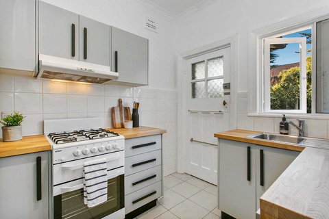 Seaspray - Manly Beach Apartment Close To The Sand - Mackay Tourism 4