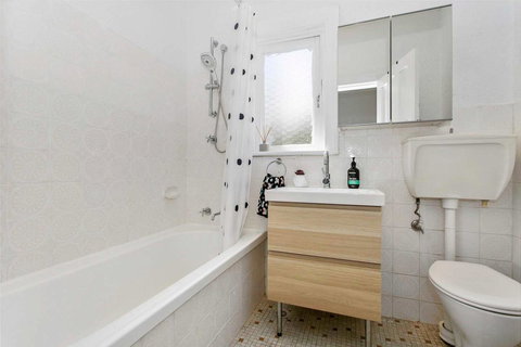 Seaspray - Manly Beach Apartment Close To The Sand - Mackay Tourism 11