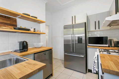 Seaspray - Manly Beach Apartment Close To The Sand - Mackay Tourism 7