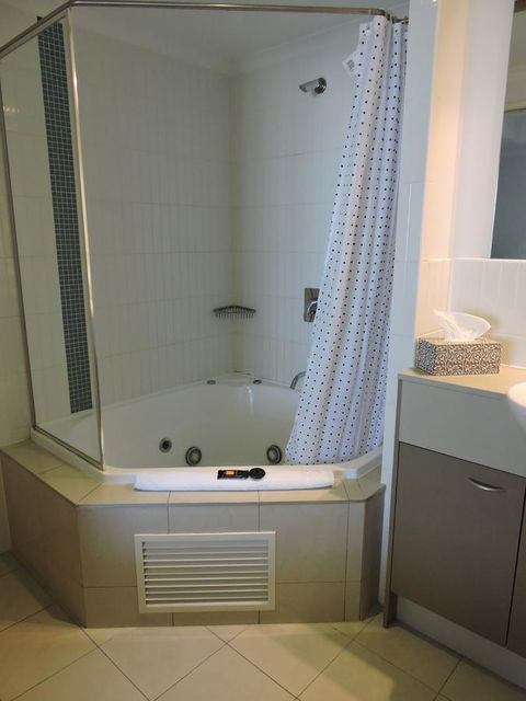 BASE Holidays - Ettalong Beach Premium Apartments - Mackay Tourism 16