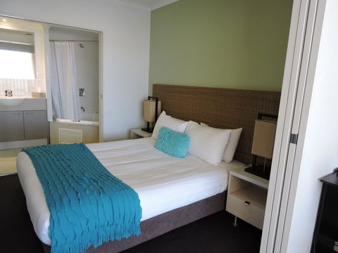 BASE Holidays - Ettalong Beach Premium Apartments - Mackay Tourism 4