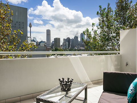 Lower Bridge And Sails - Executive 2BR Darlinghurst Apartment With Balcony And Rooftop Views - Mackay Tourism 6