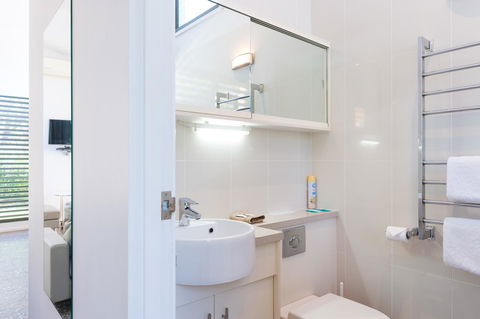 By The Beach B&B Self Contained Apartments - Mackay Tourism 12