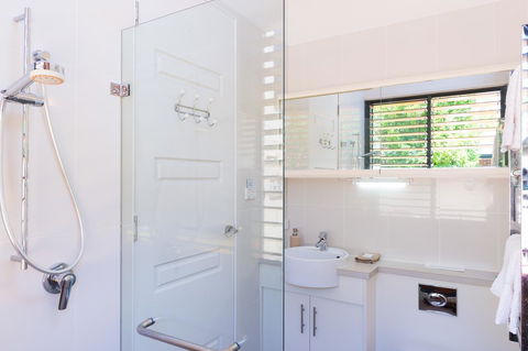 By The Beach B&B Self Contained Apartments - Mackay Tourism 10