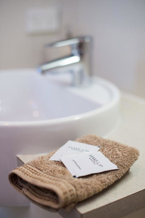 By The Beach B&B Self Contained Apartments - Mackay Tourism 11