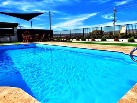 Crestview Tourist Park - Mackay Tourism 24