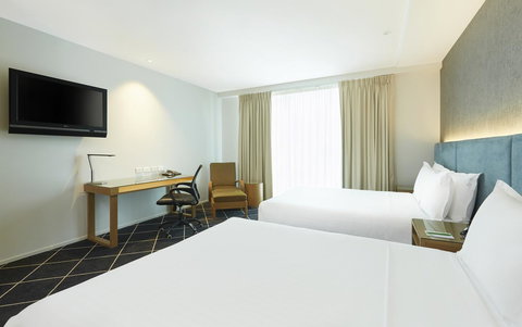 Furama Darling Harbour - Mackay Tourism 11