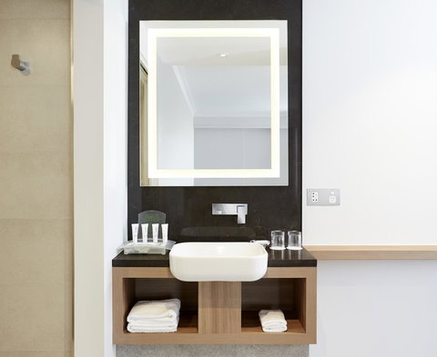 Furama Darling Harbour - Mackay Tourism 10