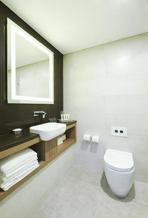 Furama Darling Harbour - Mackay Tourism 12