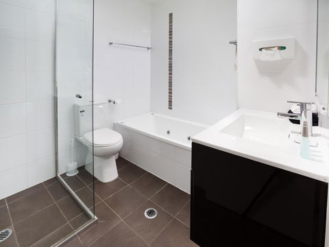 Charlestown Executive Apartments - Mackay Tourism 4