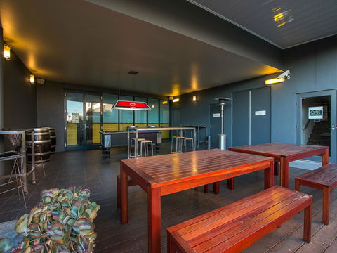 Alpha Hotel Eastern Creek - Mackay Tourism 19