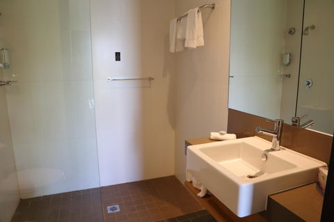Alpha Hotel Eastern Creek - Mackay Tourism 27