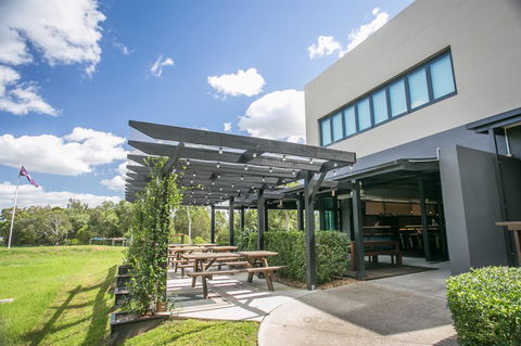 Alpha Hotel Eastern Creek - Mackay Tourism 10