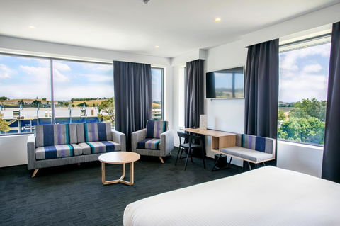 Alpha Hotel Eastern Creek - Mackay Tourism 34