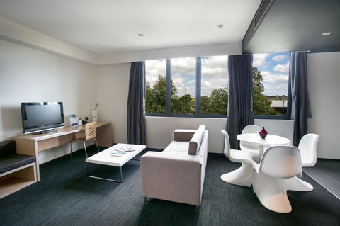 Alpha Hotel Eastern Creek - Mackay Tourism 12