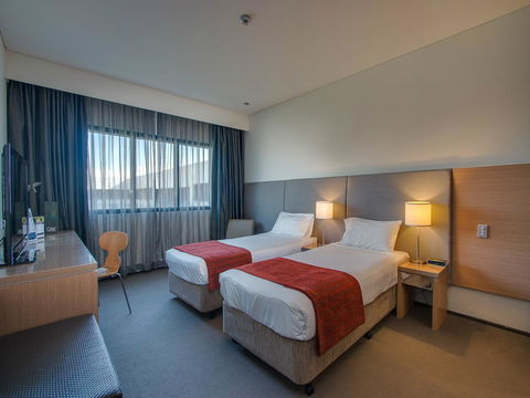 Alpha Hotel Eastern Creek - Mackay Tourism 1