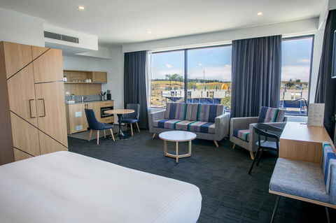 Alpha Hotel Eastern Creek - Mackay Tourism 35