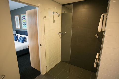 Alpha Hotel Eastern Creek - Mackay Tourism 33