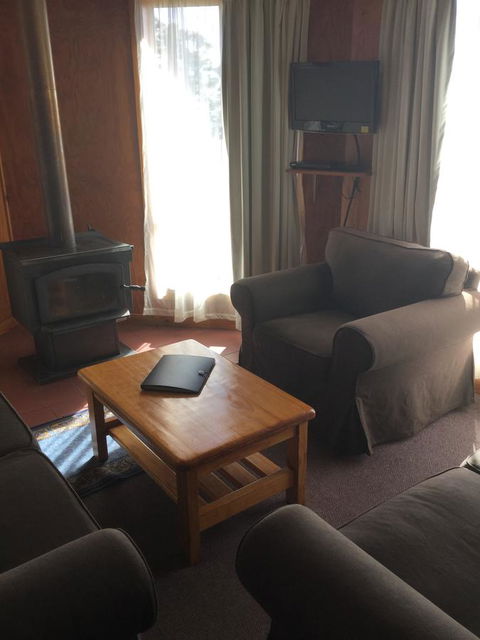 Jenolan Cabins - Mackay Tourism 12