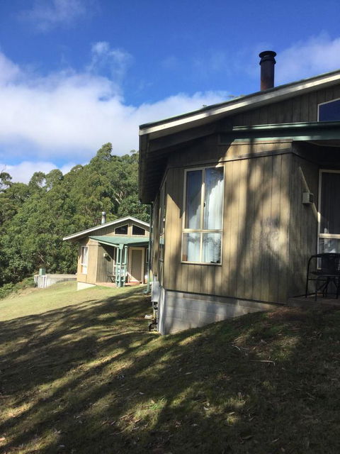 Jenolan Cabins - Mackay Tourism 2