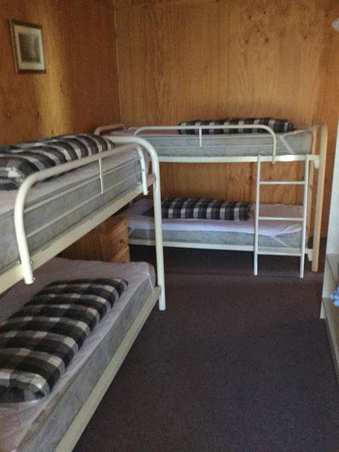 Jenolan Cabins - Mackay Tourism 5