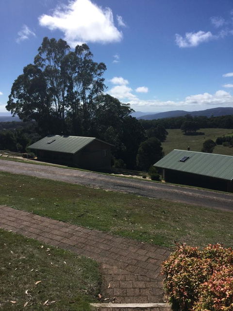 Jenolan Cabins - Mackay Tourism 1
