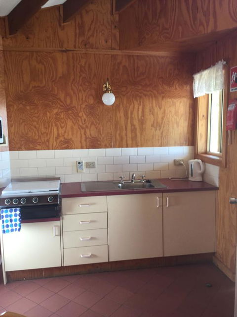 Jenolan Cabins - Mackay Tourism 0