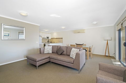 South Pacific Apartments - Mackay Tourism 9