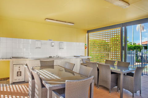 South Pacific Apartments - Mackay Tourism 6