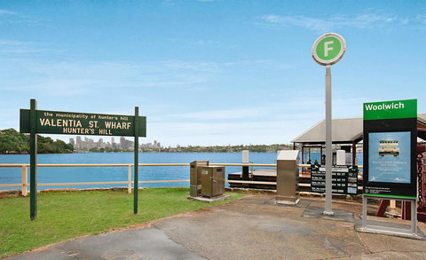 Elegant Family Home Close To Harbour And Views - Mackay Tourism 16