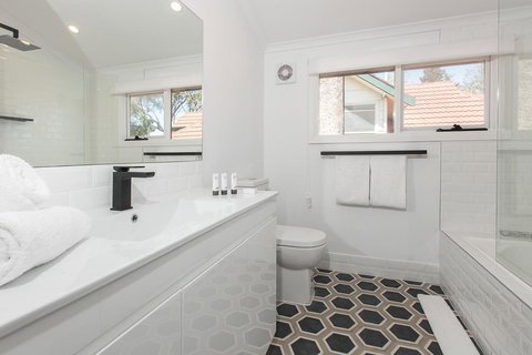 Elegant Family Home Close To Harbour And Views - Mackay Tourism 10