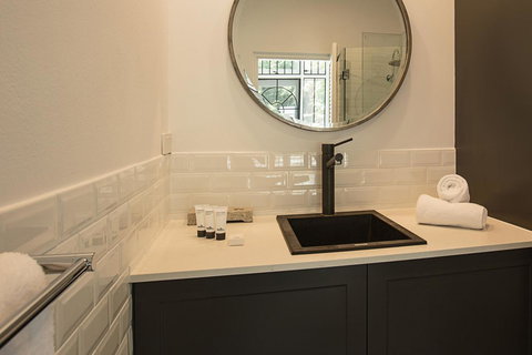 Elegant Family Home Close To Harbour And Views - Mackay Tourism 7