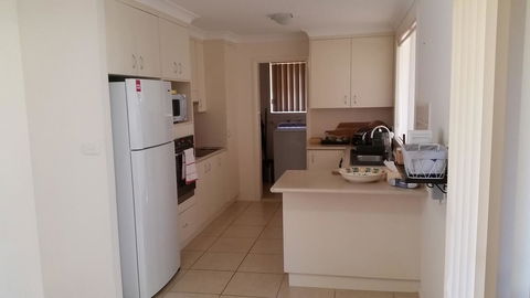 Twin Palms Holiday House At Lighthouse - Mackay Tourism 6