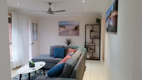 Twin Palms Holiday House At Lighthouse - Mackay Tourism 5