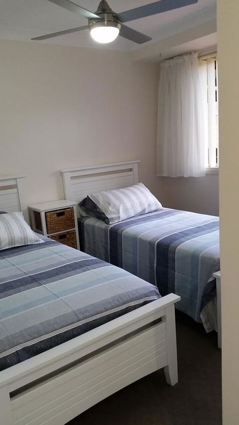 Twin Palms Holiday House At Lighthouse - Mackay Tourism 10