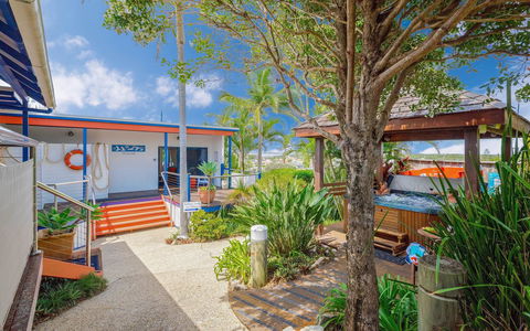 Coast Yamba - Adults Only - Mackay Tourism 4