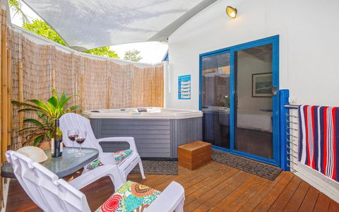 Coast Yamba - Adults Only - Mackay Tourism 3