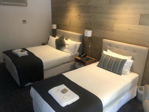 Crown Hotel Surry Hills - Mackay Tourism 11