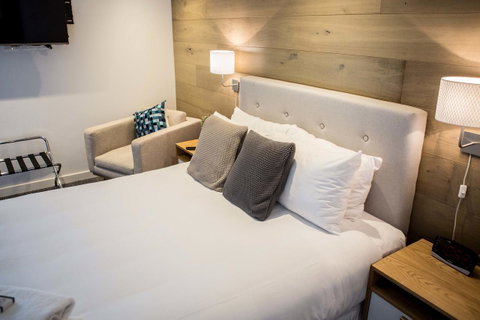 Crown Hotel Surry Hills - Mackay Tourism 21