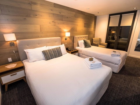 Crown Hotel Surry Hills - Mackay Tourism 1