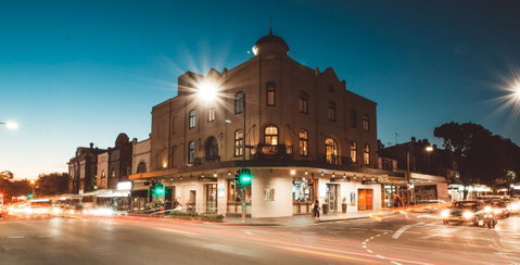 Crown Hotel Surry Hills - Mackay Tourism 0