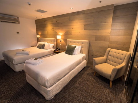 Crown Hotel Surry Hills - Mackay Tourism 9