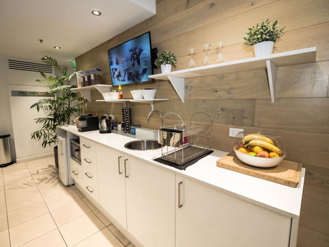 Crown Hotel Surry Hills - Mackay Tourism 4