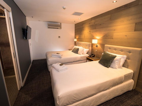 Crown Hotel Surry Hills - Mackay Tourism 10