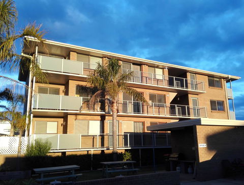 Narooma Palms Holiday Apartments - Mackay Tourism 1