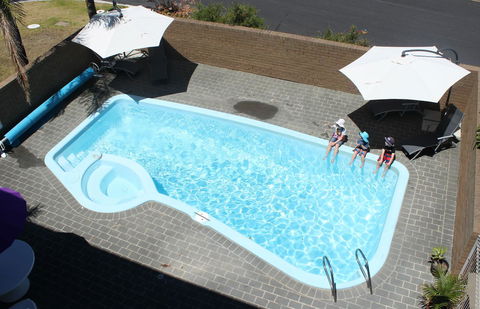 Narooma Palms Holiday Apartments - Mackay Tourism 0
