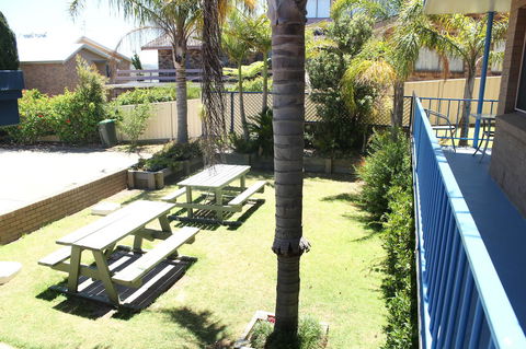 Narooma Palms Holiday Apartments - Mackay Tourism 8
